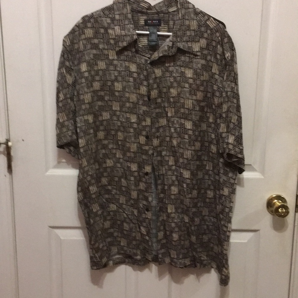 Tribalesque short sleeve button up